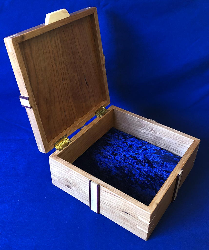 Bow-Topped Gift Box - Cherry