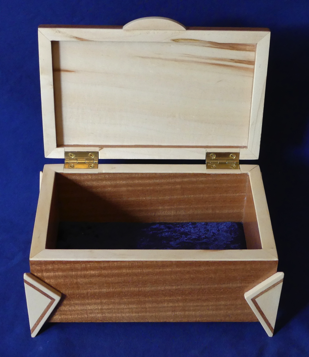 Diamond Leg Box
