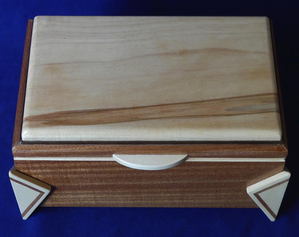 Diamond Leg Box