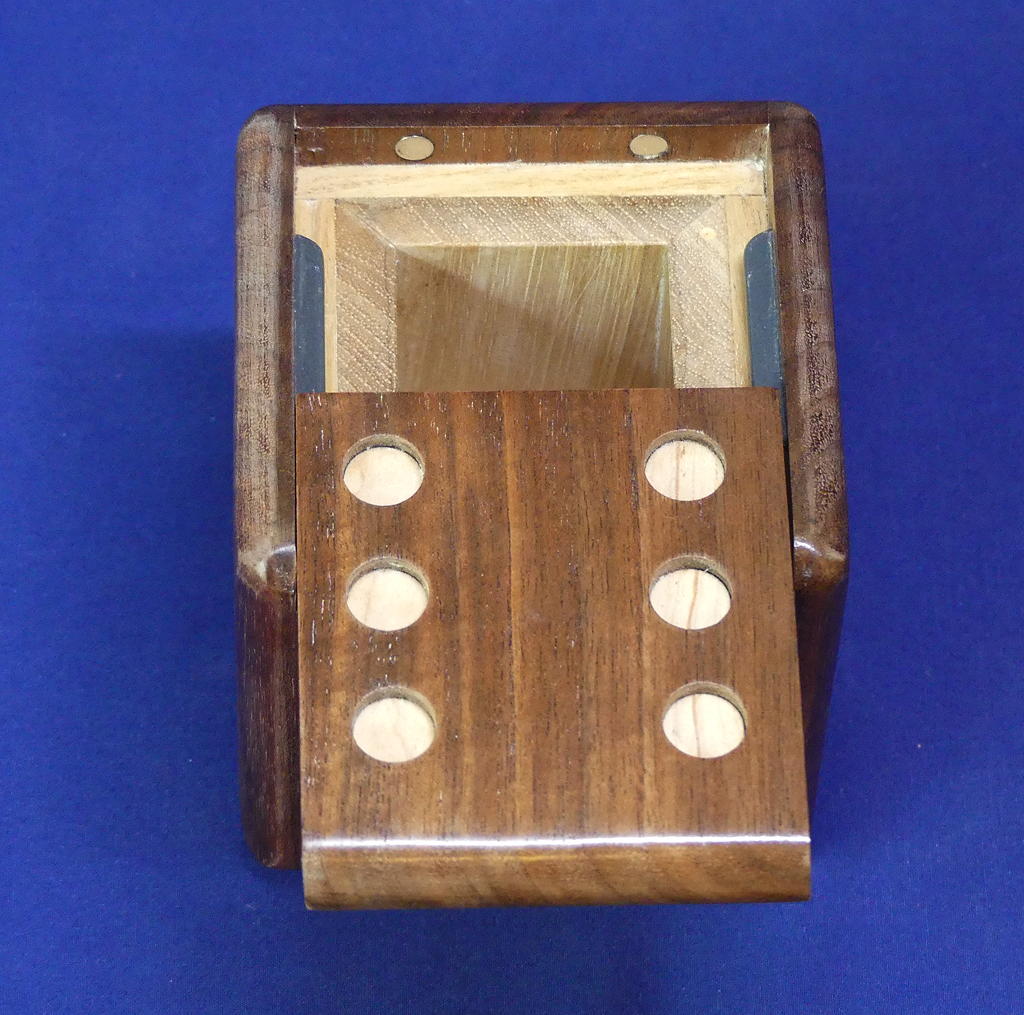 Die Puzzle Box