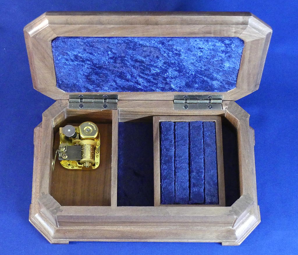 Kumiko-Topped Music Box