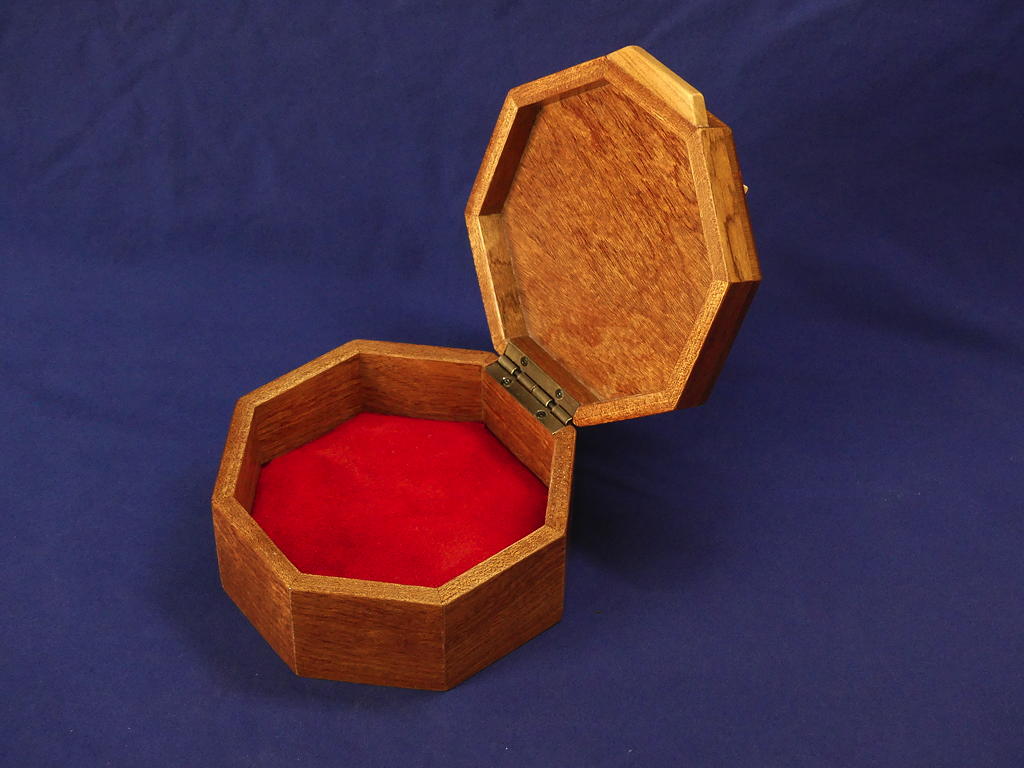 Lilly Pad Box
