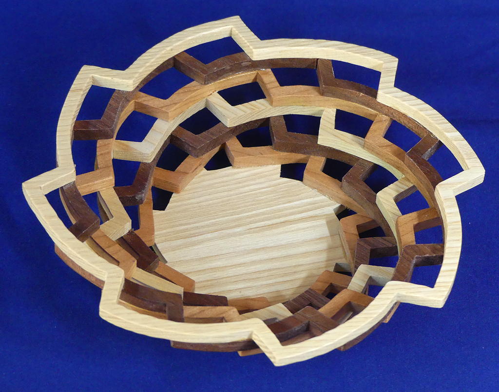 Tricolor Basket