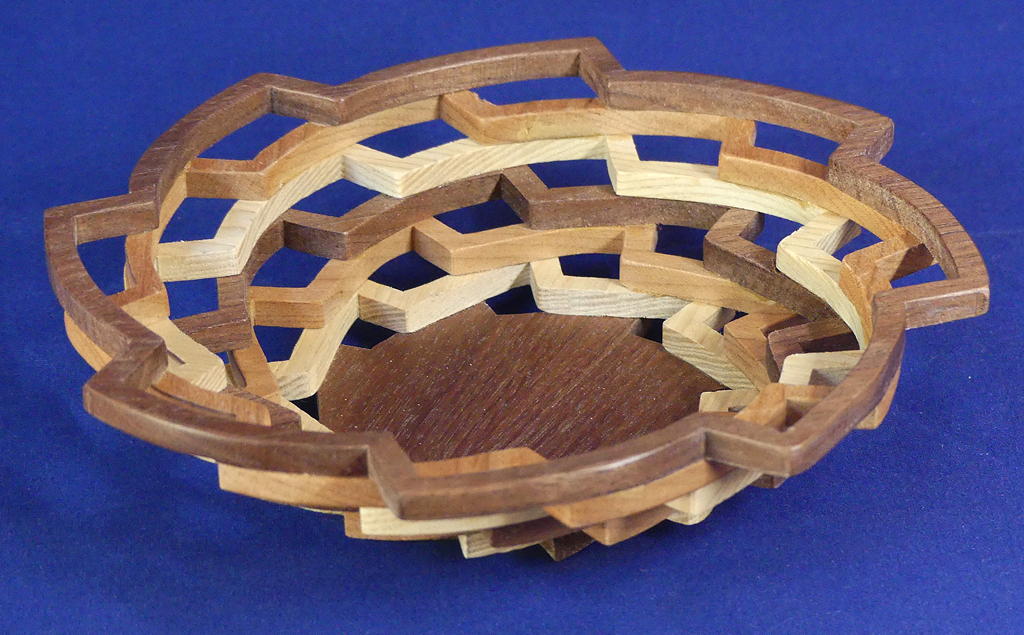 Tricolor Basket
